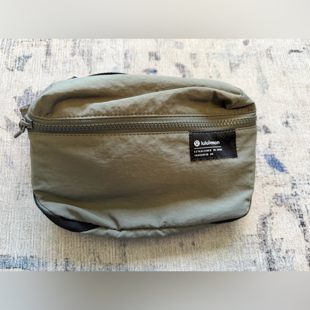 Brand New (Never Worn) Lululemon Clean Lines Belt Bag 2L